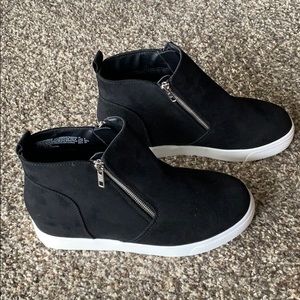 Women’s 9W Time & Tru Black Platform Wedge Sneaker